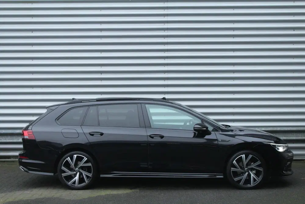 Volkswagen Golf 1.5 eTSI 150pk R-Line DSG7 Panoramad uit 2023, foto 4