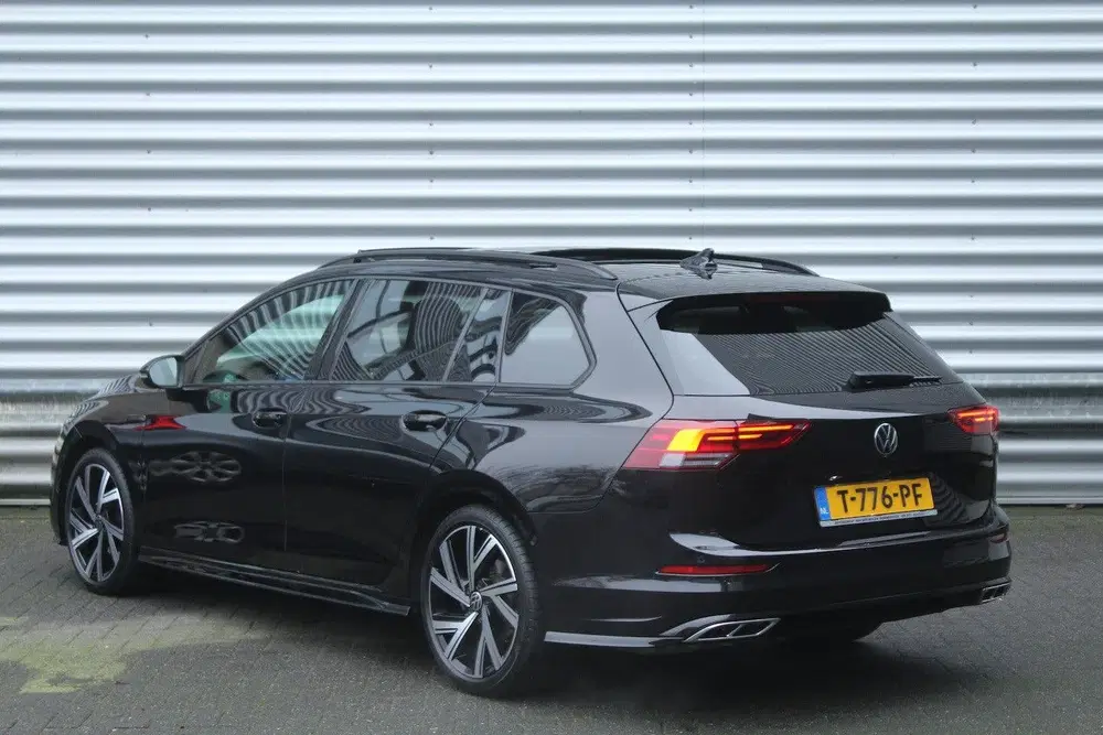Volkswagen Golf 1.5 eTSI 150pk R-Line DSG7 Panoramad uit 2023, foto 7