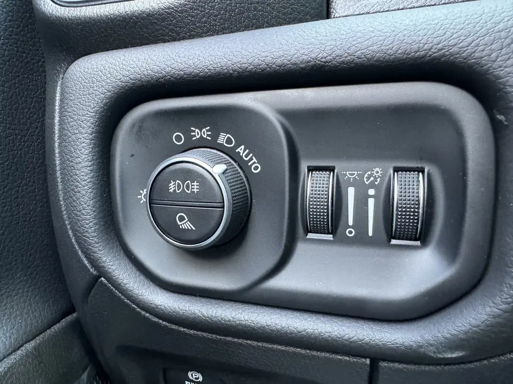 Dodge RAM Laramie Sport Hurricane uit 2024, foto 15