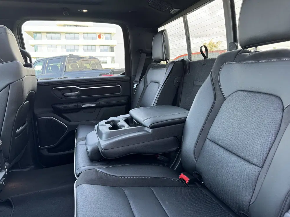 Dodge RAM Laramie Sport Hurricane uit 2024, foto 7