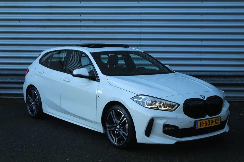 BMW 1-serie 118i 141pk High Executive Edition AUTOMAAT uit 2020, foto 3