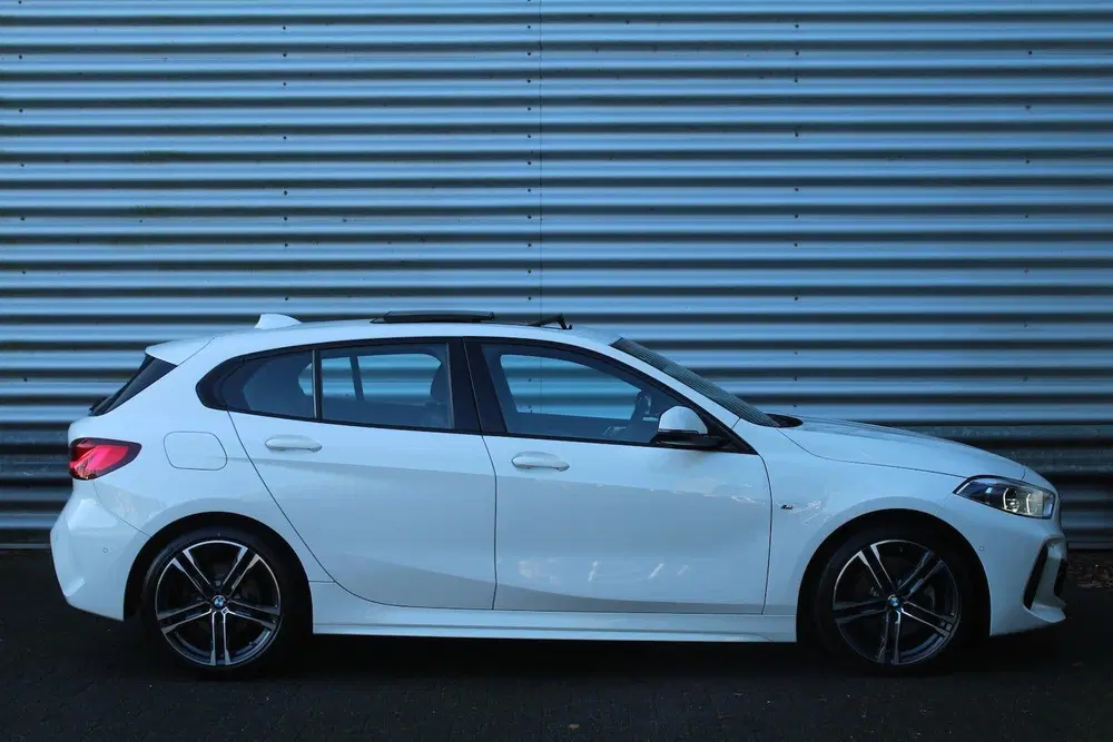 BMW 1-serie 118i 141pk High Executive Edition AUTOMAAT uit 2020, foto 4