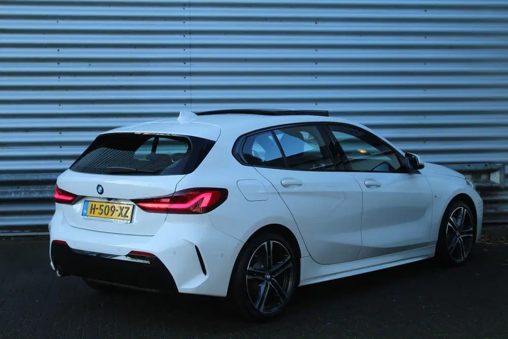 BMW 1-serie 118i 141pk High Executive Edition AUTOMAAT uit 2020, foto 5