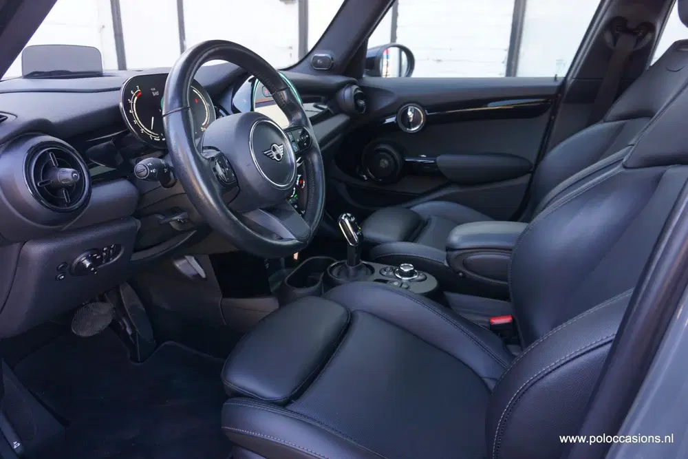 Mini Cooper 1.5 Cooper Carplay uit 2021, foto 4