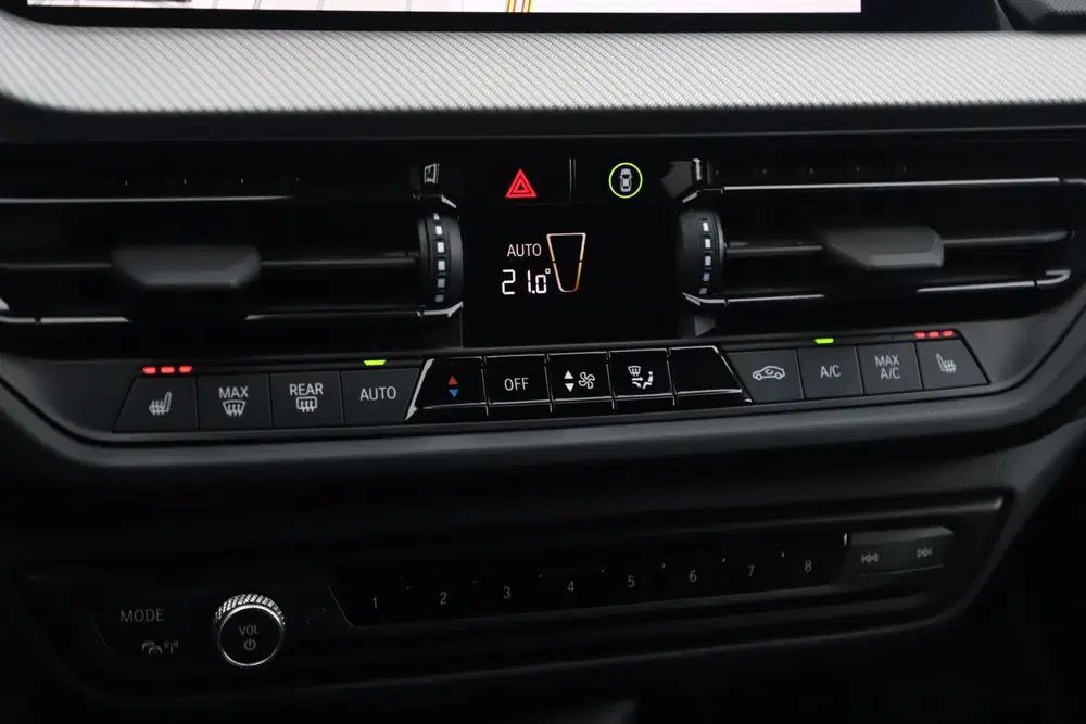 BMW 1-serie 118i Automaat LMV Sportstoelen Half Leder uit 2023, foto 13