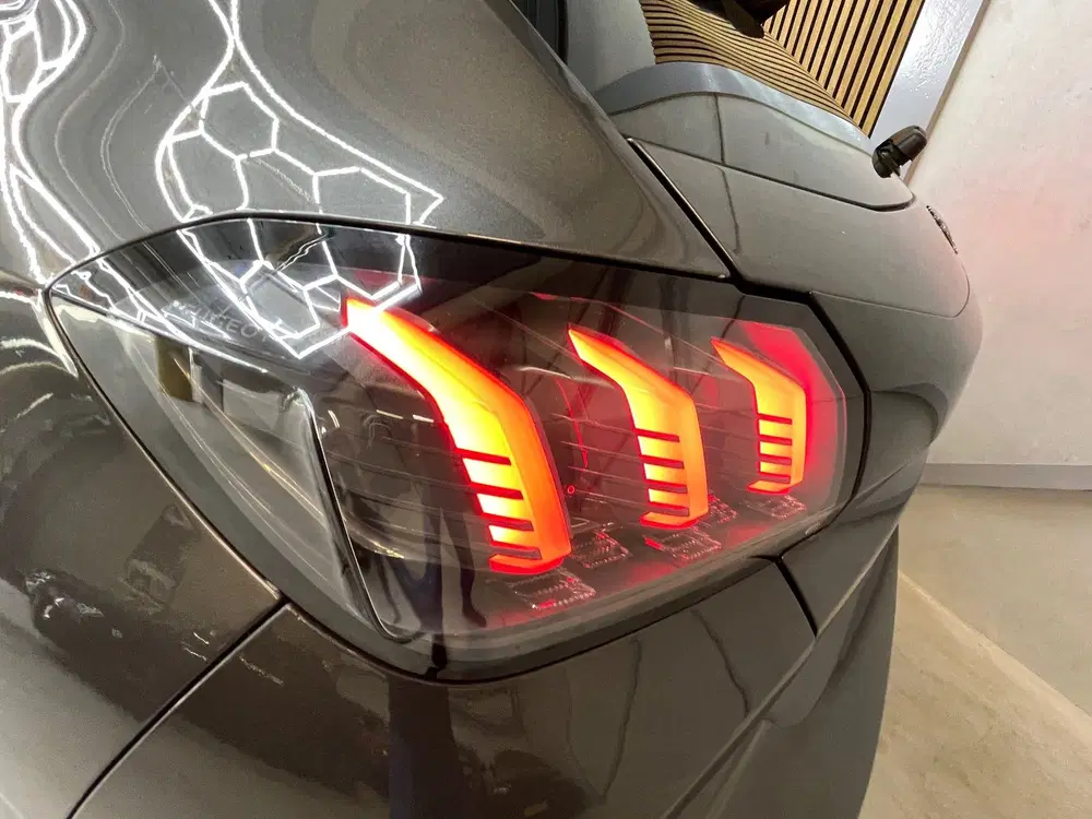 Peugeot 208 1.2 Turbo Allure AUTOMAAT uit 2020, foto 10
