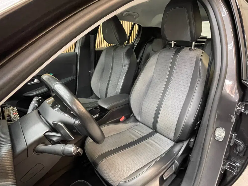 Peugeot 208 1.2 Turbo Allure AUTOMAAT uit 2020, foto 15