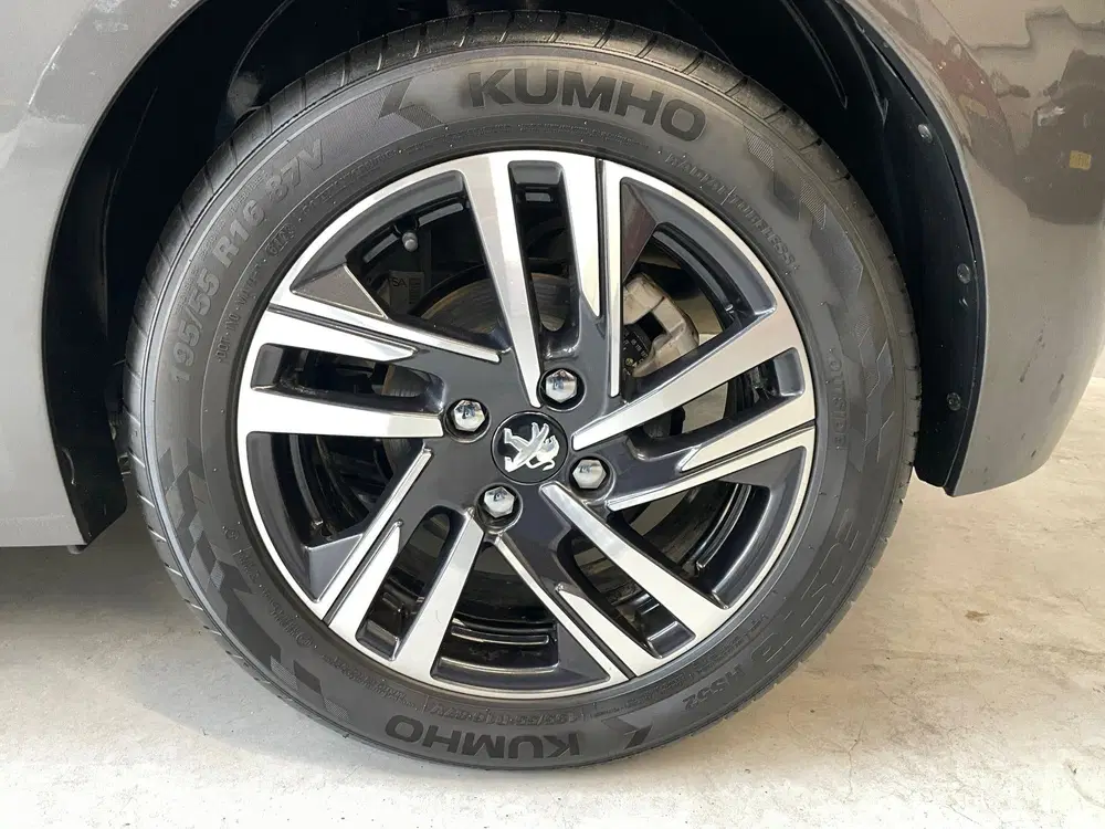 Peugeot 208 1.2 Turbo Allure AUTOMAAT uit 2020, foto 6