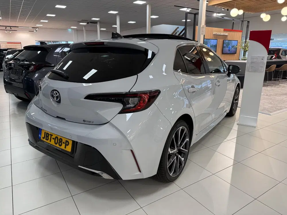 Toyota Corolla Hybrid 140 Executive + Panorama schuif uit 2025, foto 3