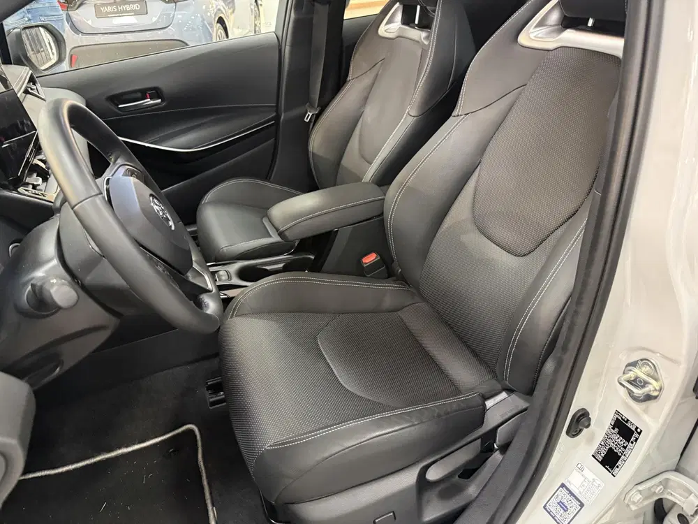 Toyota Corolla Hybrid 140 Executive + Panorama schuif uit 2025, foto 6