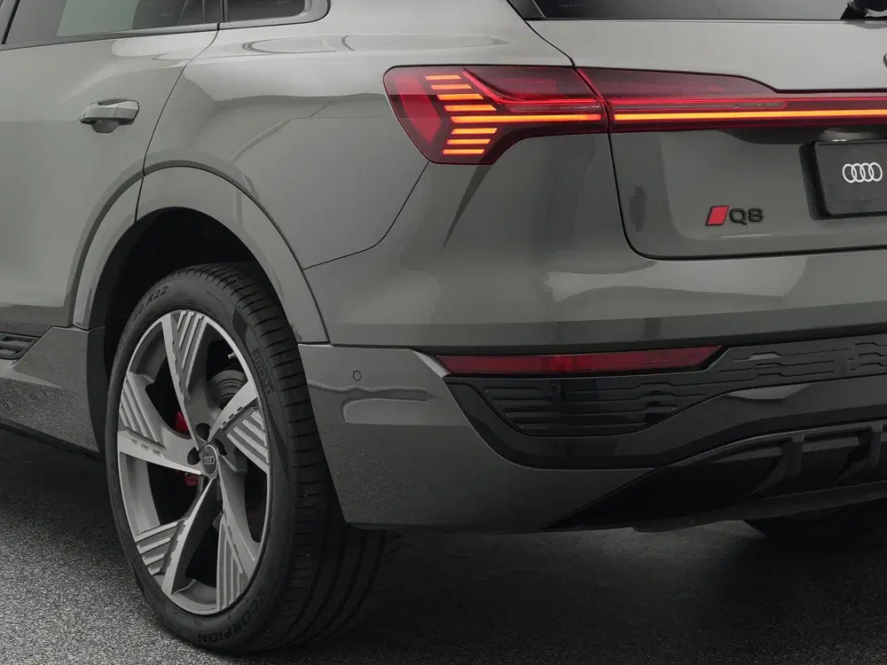 Audi Q8 e-tron 50 quattro S Edition 95 kWh uit 2024, foto 15