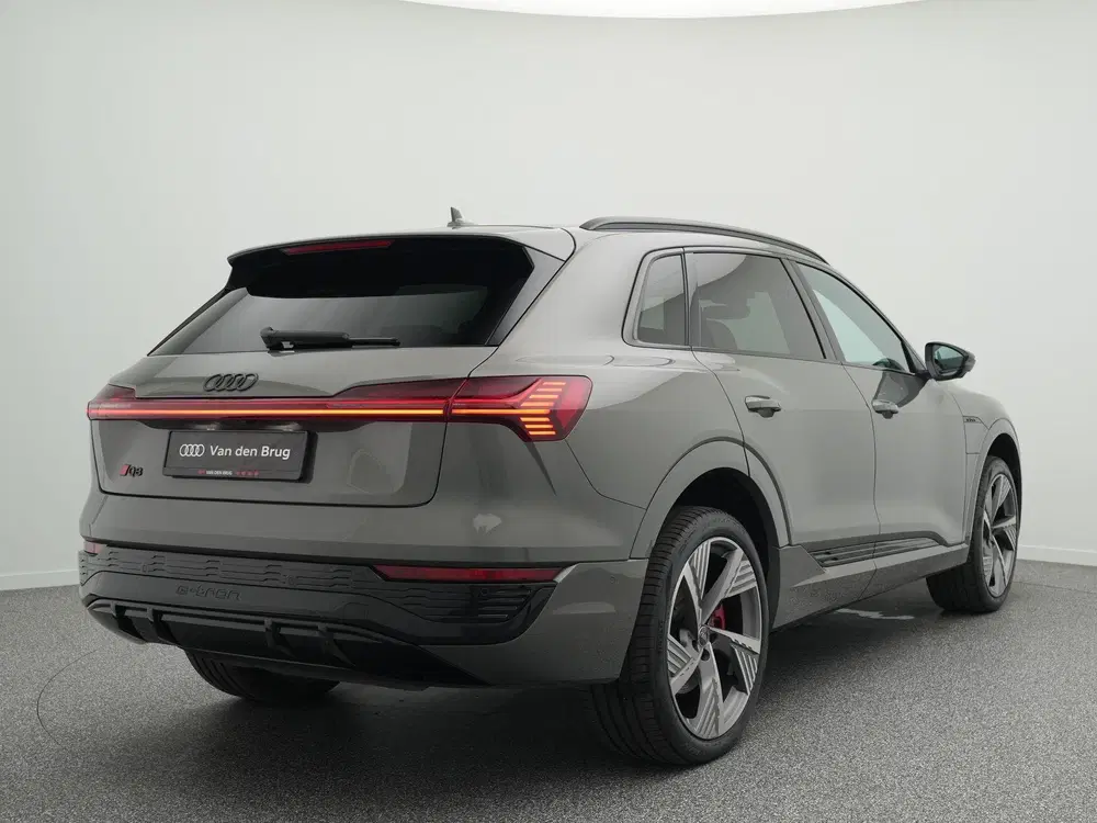 Audi Q8 e-tron 50 quattro S Edition 95 kWh uit 2024, foto 2