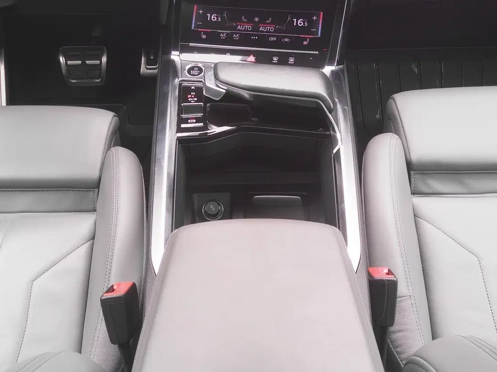 Audi Q8 e-tron 50 quattro S Edition 95 kWh uit 2024, foto 9