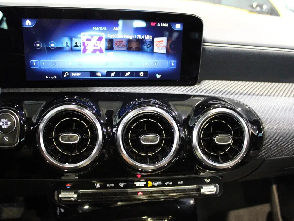Mercedes-Benz CLA 180 Business Solution Panor uit 2021, foto 15