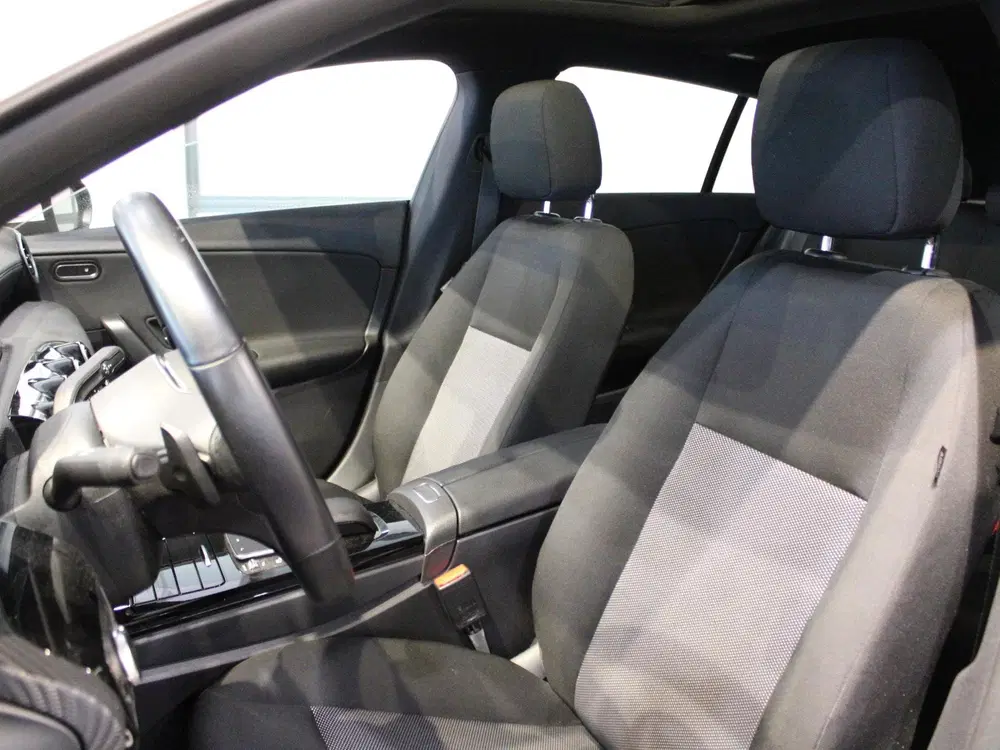 Mercedes-Benz CLA 180 Business Solution Panor uit 2021, foto 9