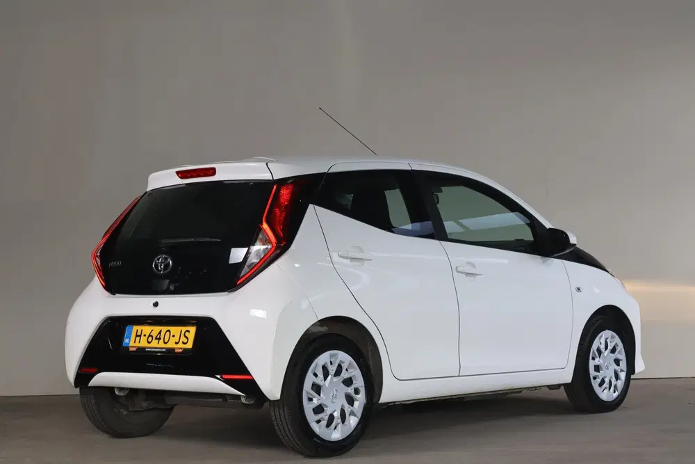 Toyota Aygo 1.0 VVT-i x-play uit 2020, foto 2