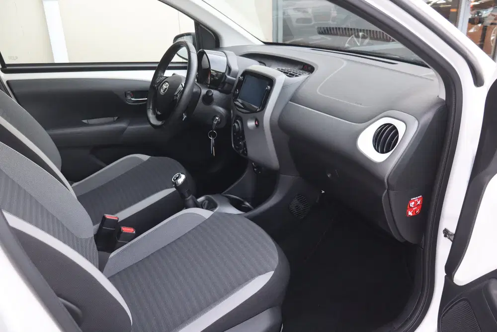 Toyota Aygo 1.0 VVT-i x-play uit 2020, foto 3