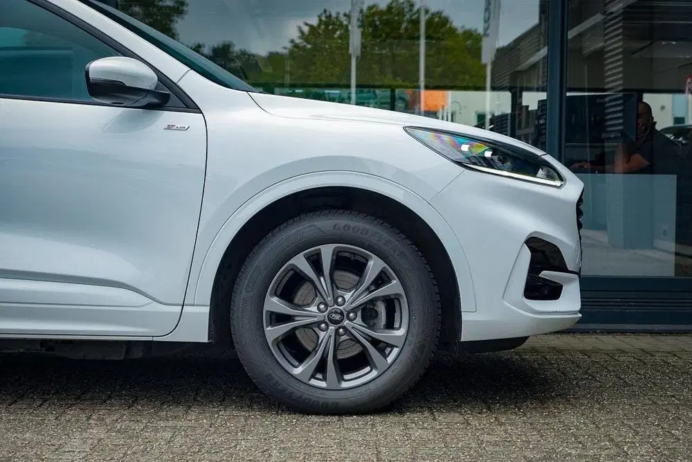 Ford Kuga 2.5 PHEV ST-Line uit 2022, foto 11