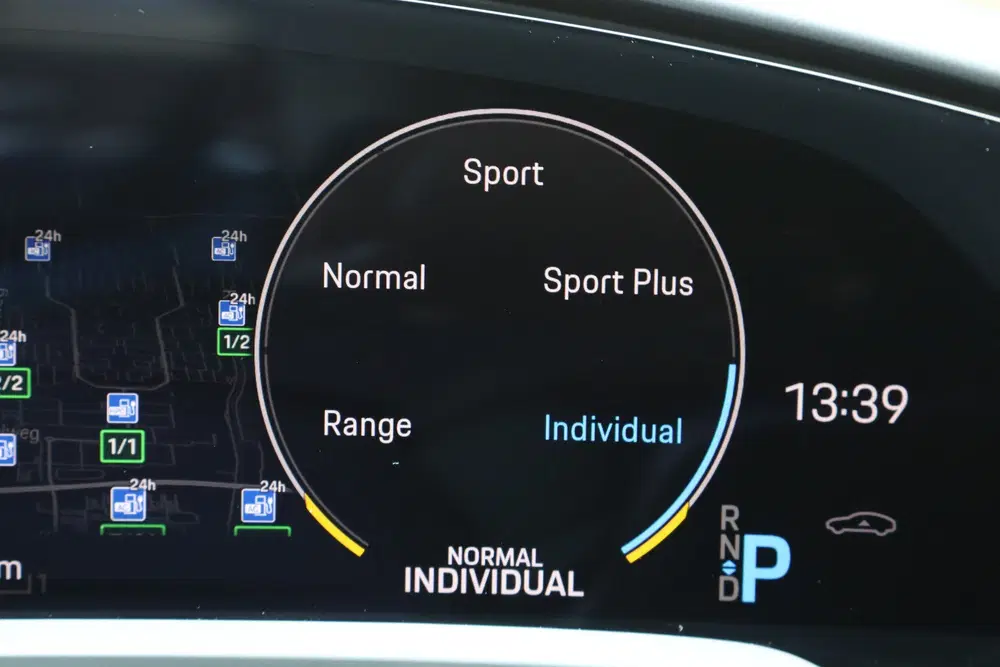Porsche Taycan Turbo S *Nieuwprijs € 202.452 uit 2023, foto 15