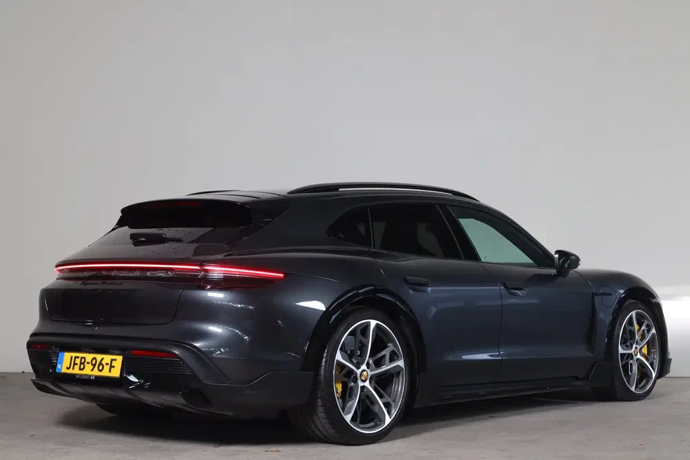 Porsche Taycan Turbo S *Nieuwprijs € 202.452 uit 2023, foto 2