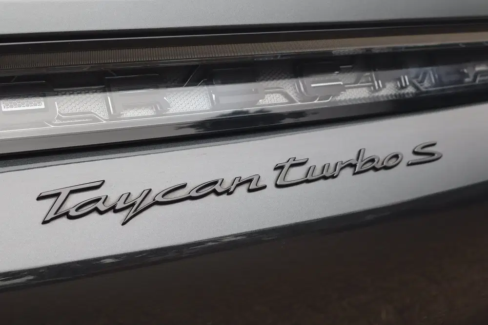 Porsche Taycan Turbo S *Nieuwprijs € 202.452 uit 2023, foto 3