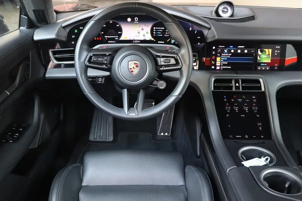 Porsche Taycan Turbo S *Nieuwprijs € 202.452 uit 2023, foto 6