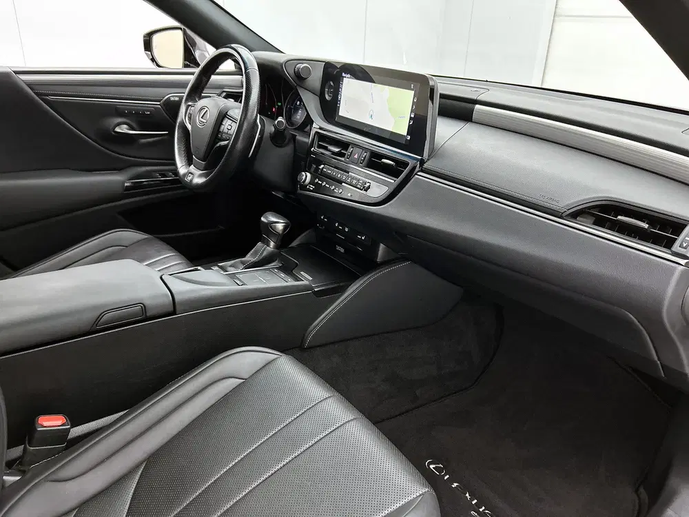 Lexus ES 300h F Sport Line uit 2022, foto 6