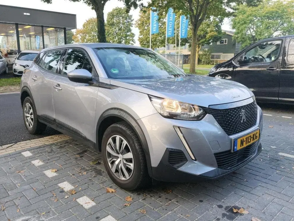 Peugeot 2008 1.2 PureTech Active uit 2021, foto 2