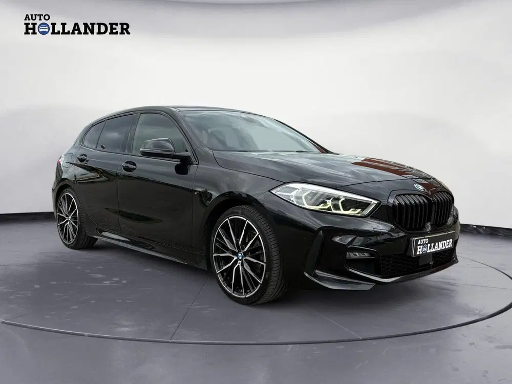 BMW 1-serie M sport uit 2022, foto 2