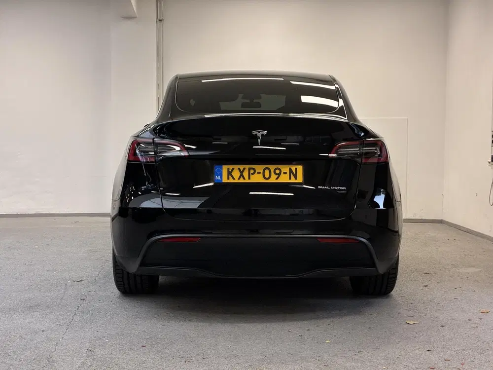 Tesla Model Y Long Range AWD 75 kWh uit 2023, foto 11