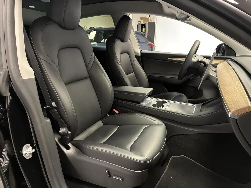 Tesla Model Y Long Range AWD 75 kWh uit 2023, foto 15