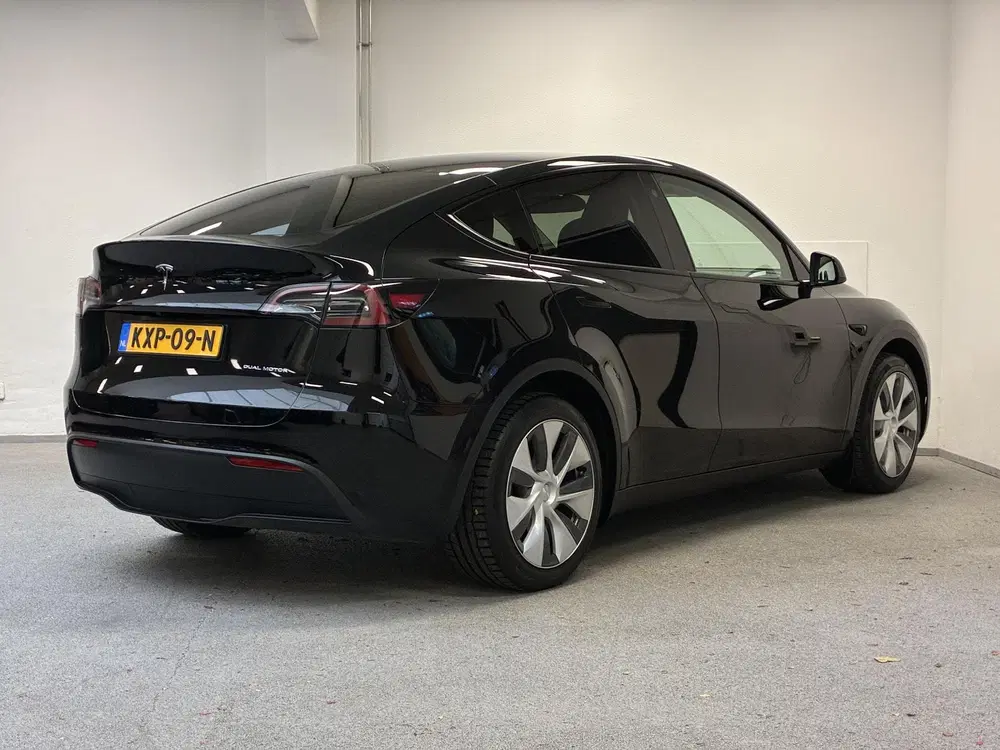 Tesla Model Y Long Range AWD 75 kWh uit 2023, foto 2