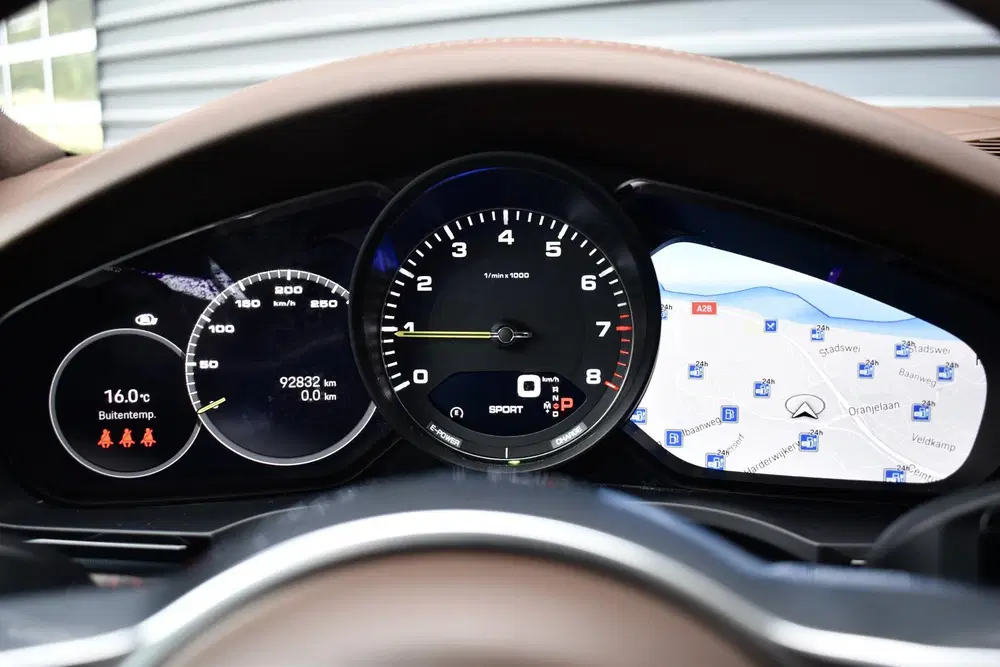 Porsche Cayenne Cayenne Coupé 3.0 E-Hybrid Platinum Editio uit 2023, foto 6