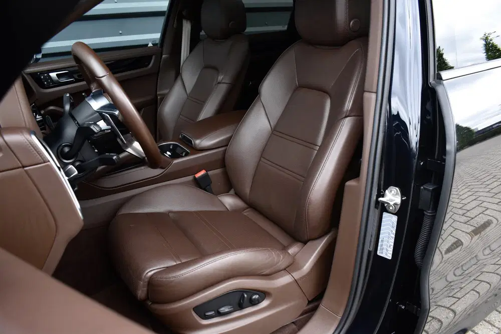Porsche Cayenne Cayenne Coupé 3.0 E-Hybrid Platinum Editio uit 2023, foto 7