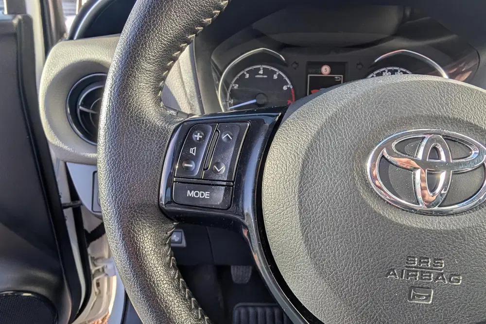 Toyota Yaris 1.5 VVT-i Design Red uit 2020, foto 12