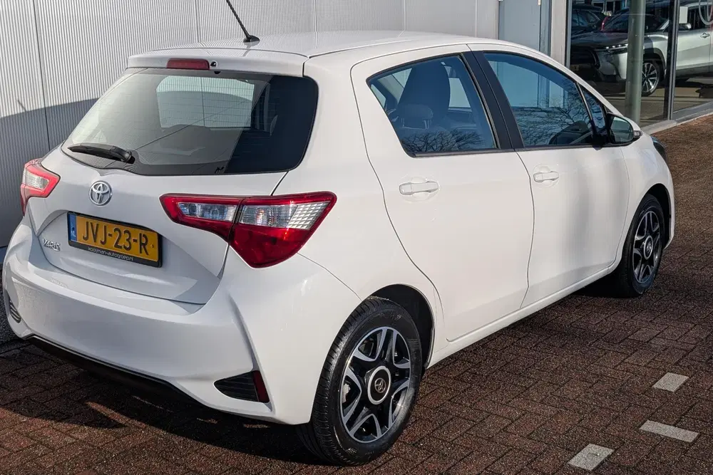 Toyota Yaris 1.5 VVT-i Design Red uit 2020, foto 2