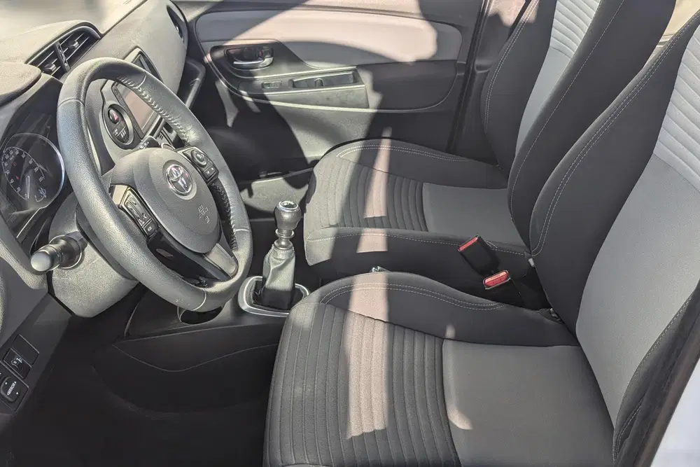 Toyota Yaris 1.5 VVT-i Design Red uit 2020, foto 7