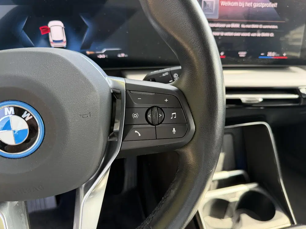BMW iX1 xDrive30 Launch Edition 67 kWh uit 2023, foto 11