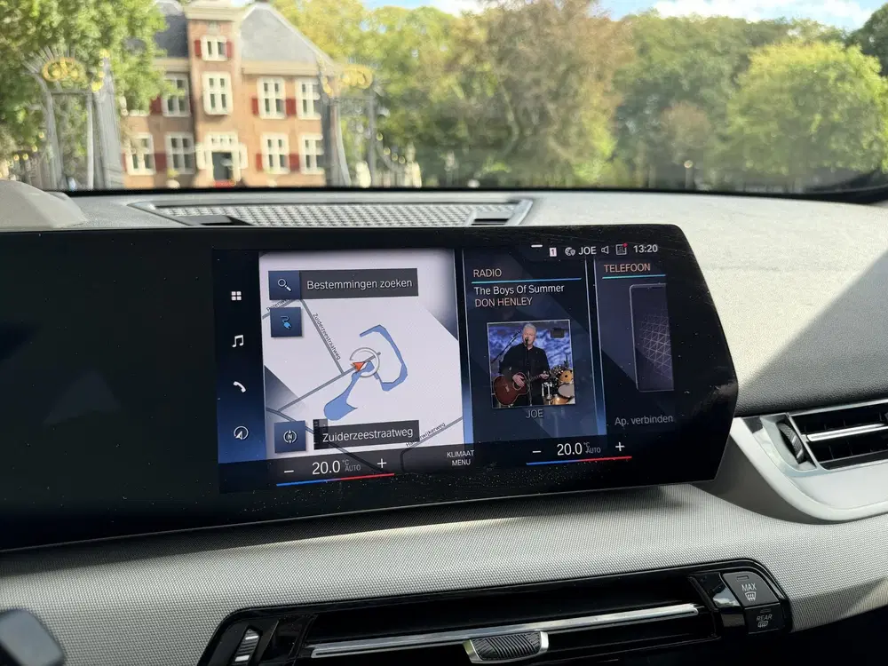 BMW iX1 xDrive30 Launch Edition 67 kWh uit 2023, foto 14