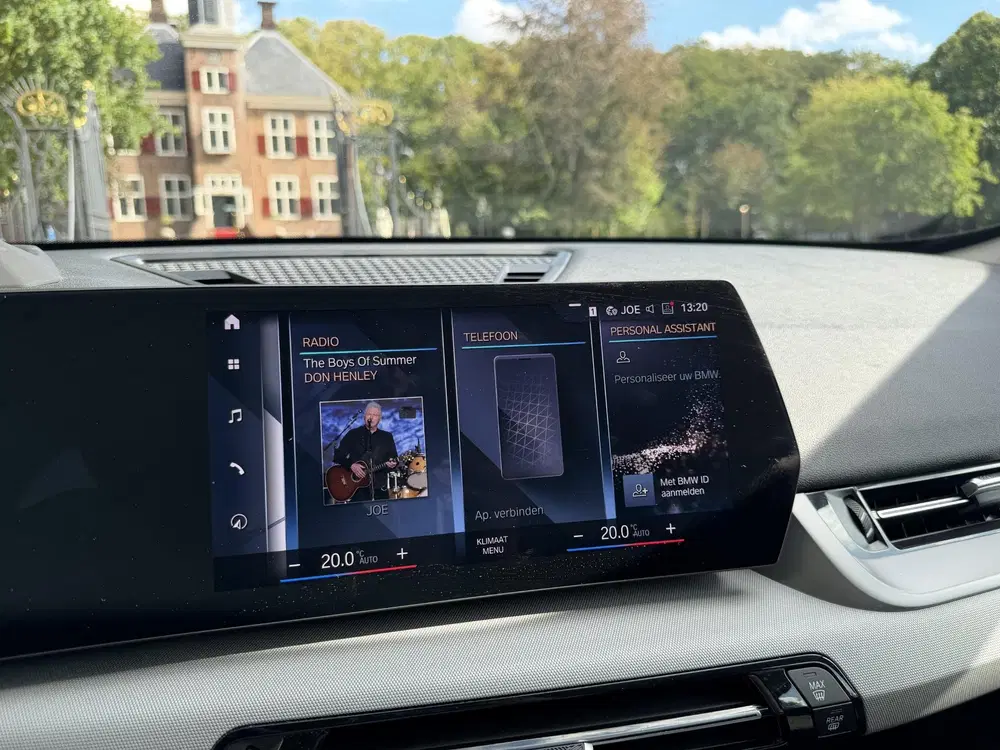 BMW iX1 xDrive30 Launch Edition 67 kWh uit 2023, foto 15
