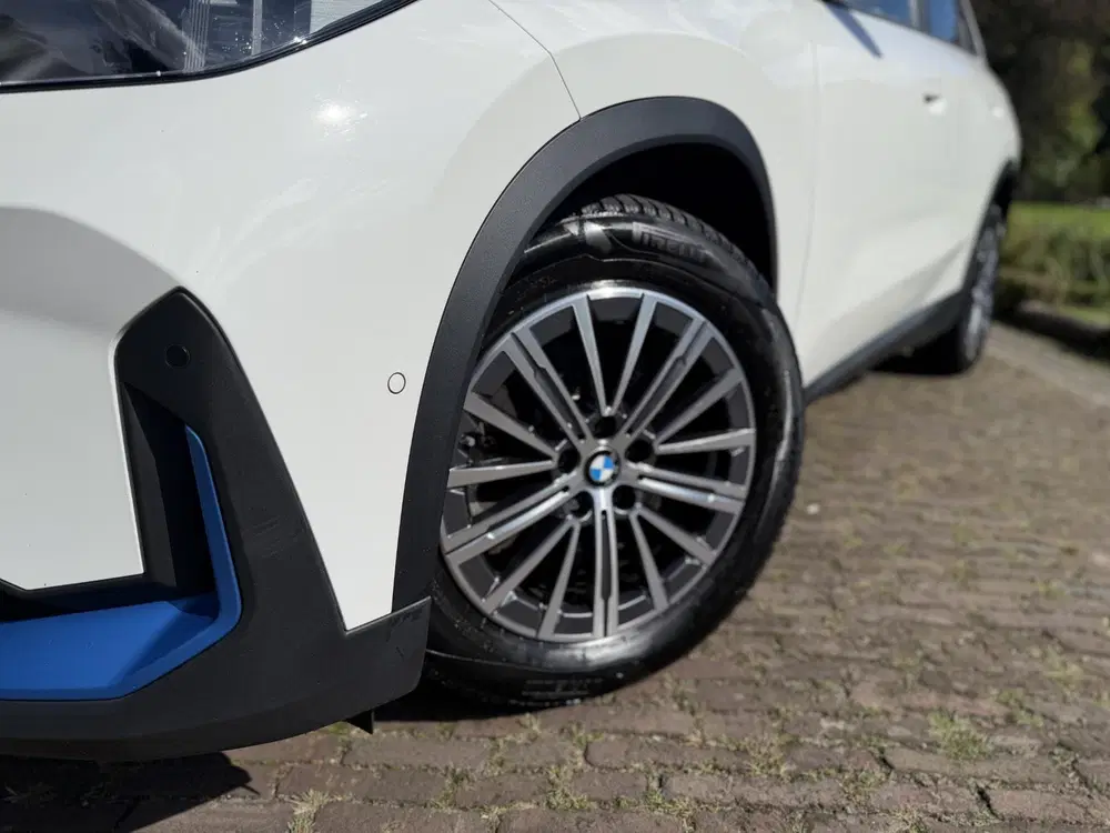 BMW iX1 xDrive30 Launch Edition 67 kWh uit 2023, foto 2