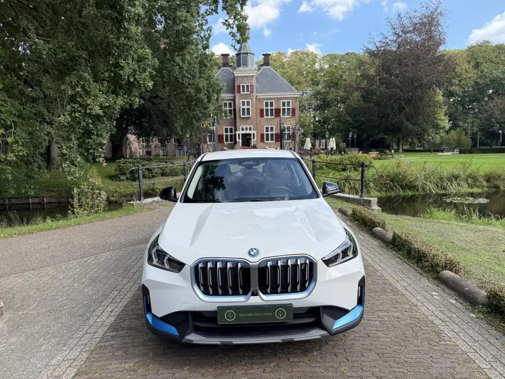 BMW iX1 xDrive30 Launch Edition 67 kWh uit 2023, foto 3