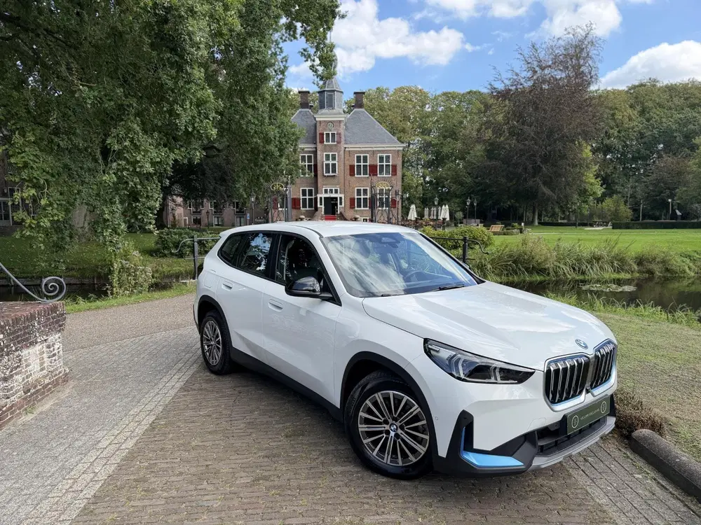 BMW iX1 xDrive30 Launch Edition 67 kWh uit 2023, foto 4