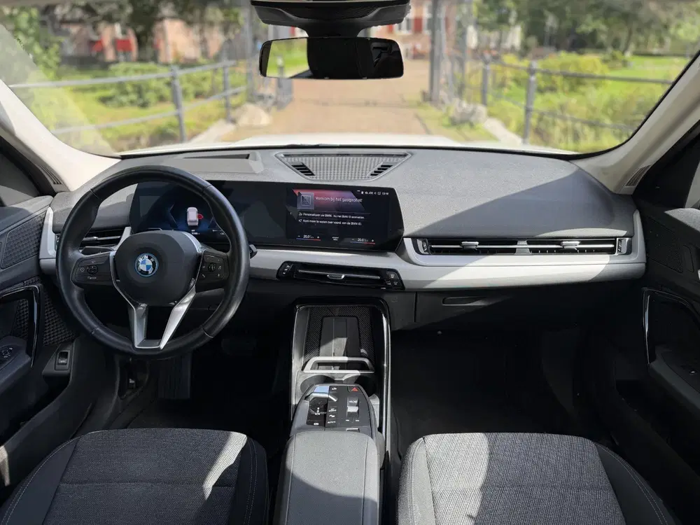 BMW iX1 xDrive30 Launch Edition 67 kWh uit 2023, foto 5