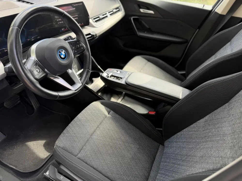 BMW iX1 xDrive30 Launch Edition 67 kWh uit 2023, foto 8