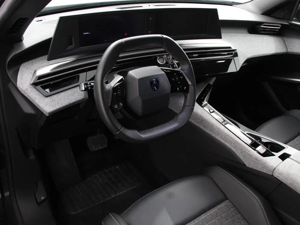 Peugeot 5008 1.2 Hybrid 145pk Automaat Allure 7 Persoon uit 2025, foto 2