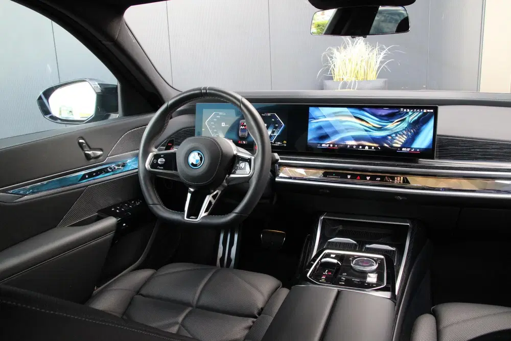 BMW 7-serie M760e xDrive M-Sport Pro uit 2023, foto 10