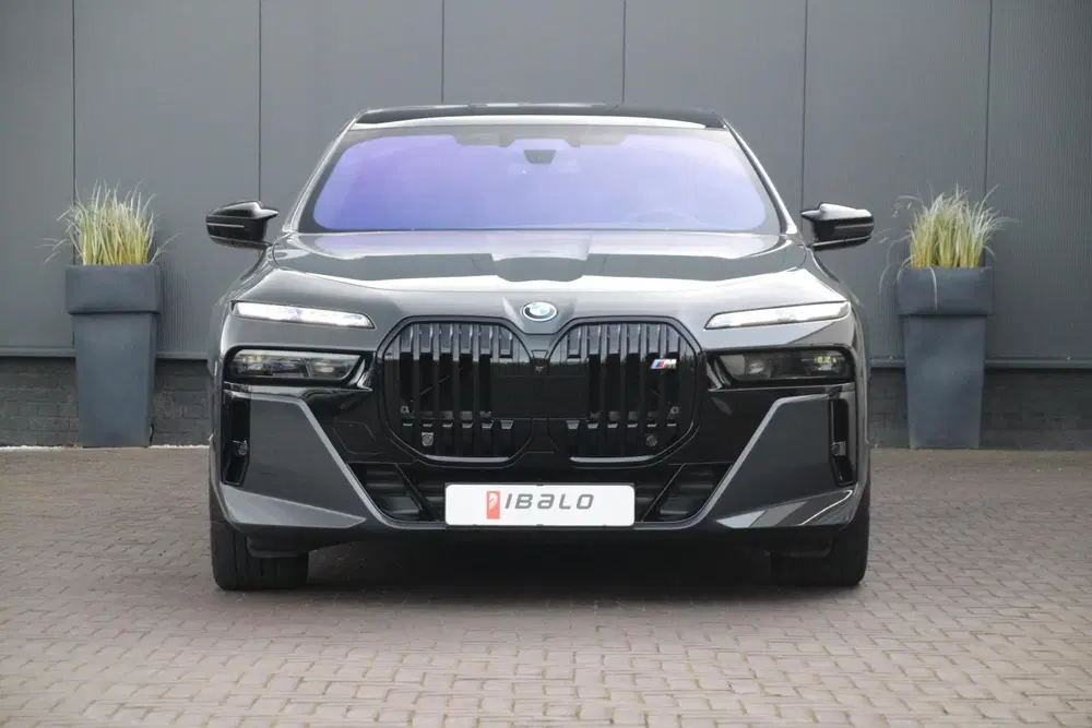 BMW 7-serie M760e xDrive M-Sport Pro uit 2023, foto 3