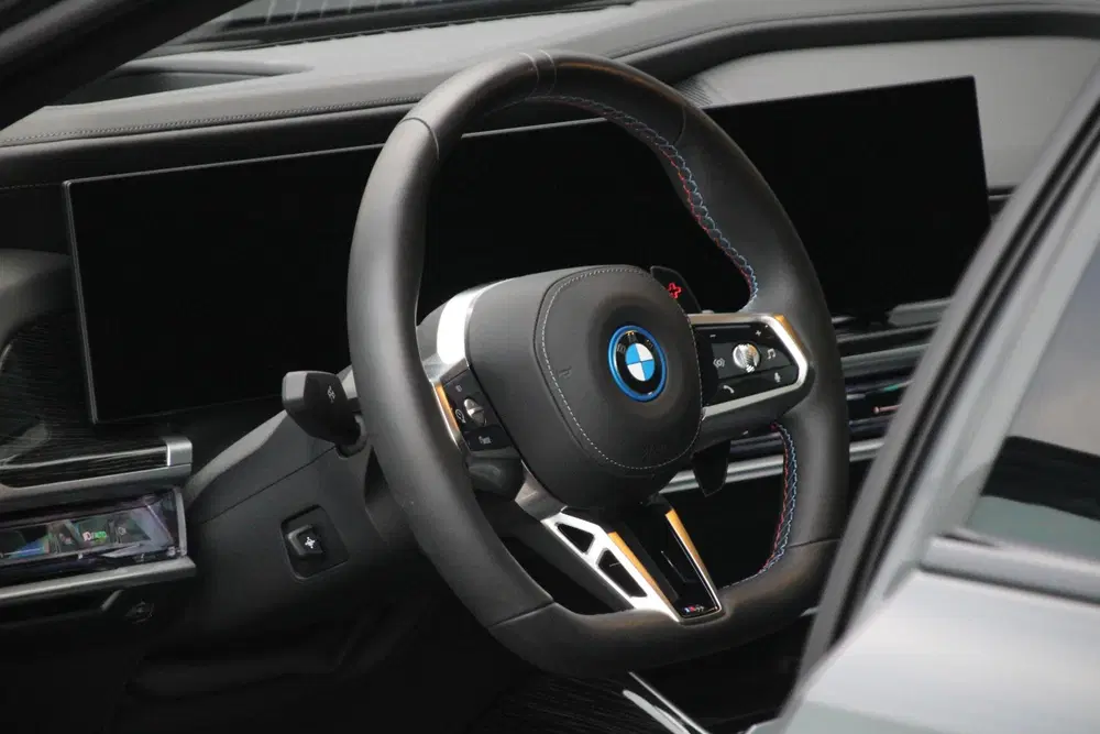BMW 7-serie M760e xDrive M-Sport Pro uit 2023, foto 7