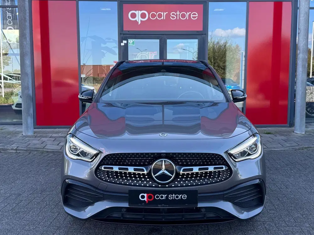 Mercedes-Benz GLA 250 e AMG Line uit 2023, foto 2